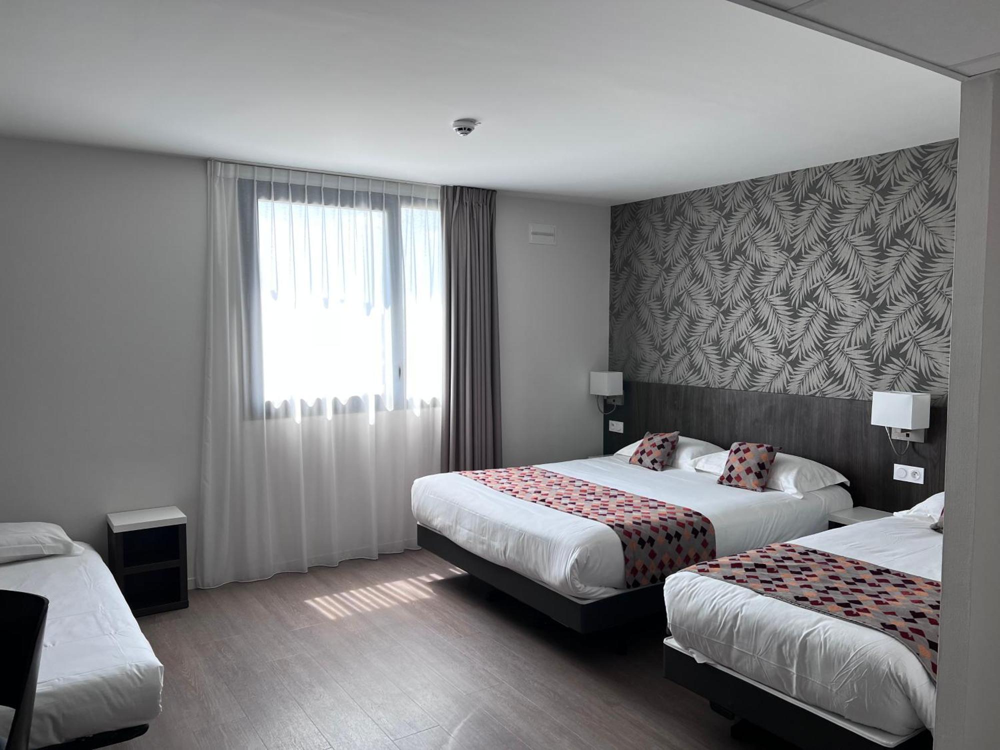 Brit Hotel Ploermel - Hotel De L'Hippodrome Экстерьер фото